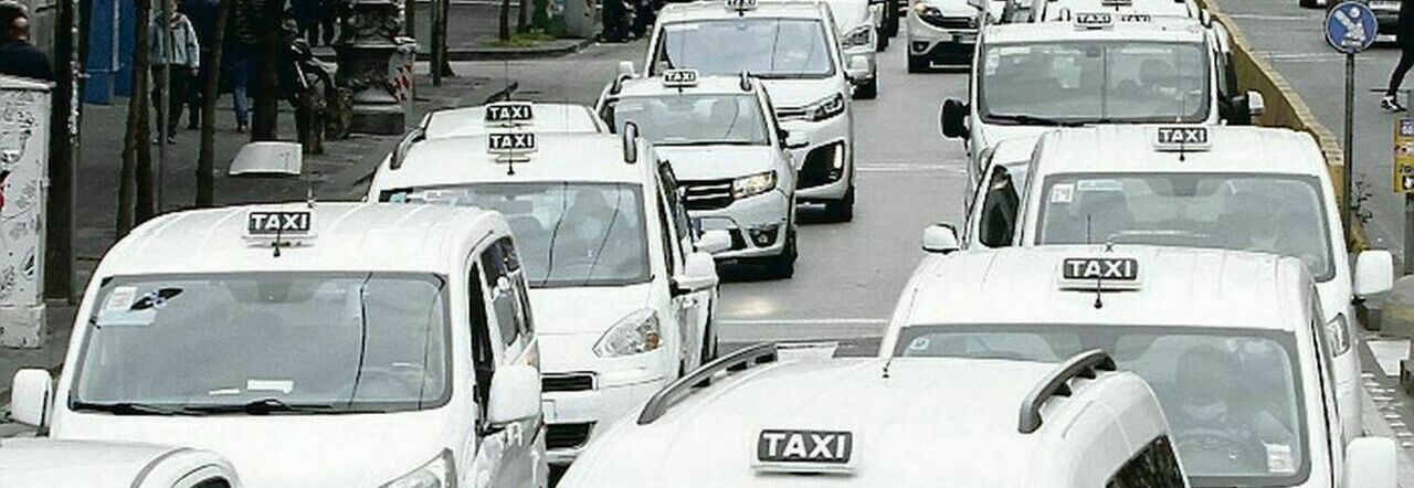 Taxi a Napoli, l'antitrust: «Bisogna aumentare le licenze»