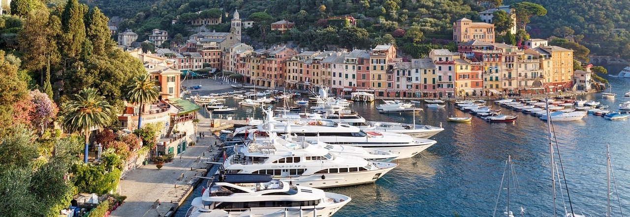Portofino in cima alla classifica dei comuni più ricchi d'Italia (con un reddito medio oltre i 90 mila euro): ecco quali sono gli altri