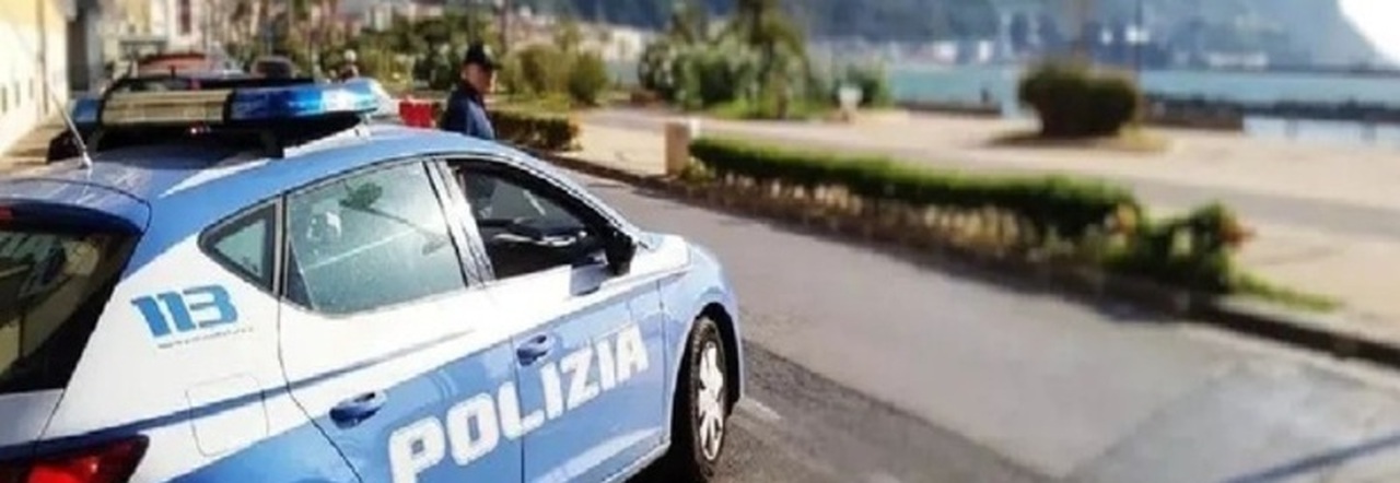 Controlli della polizia a Castellammare di Stabia
