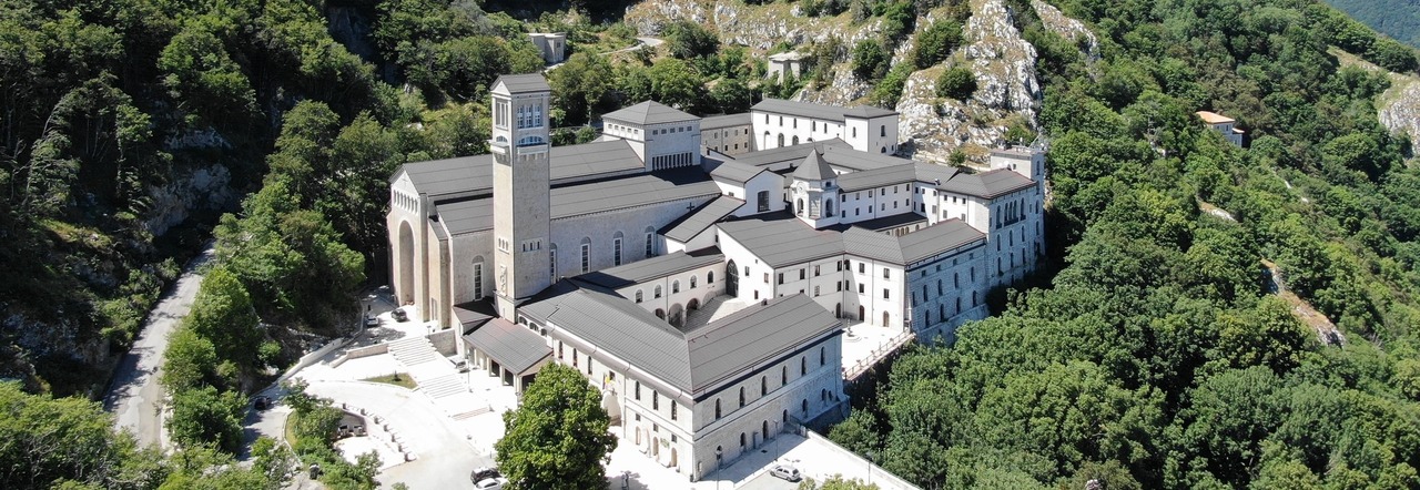 Il Santuario di Montevergine Il Santuario di Montevergine