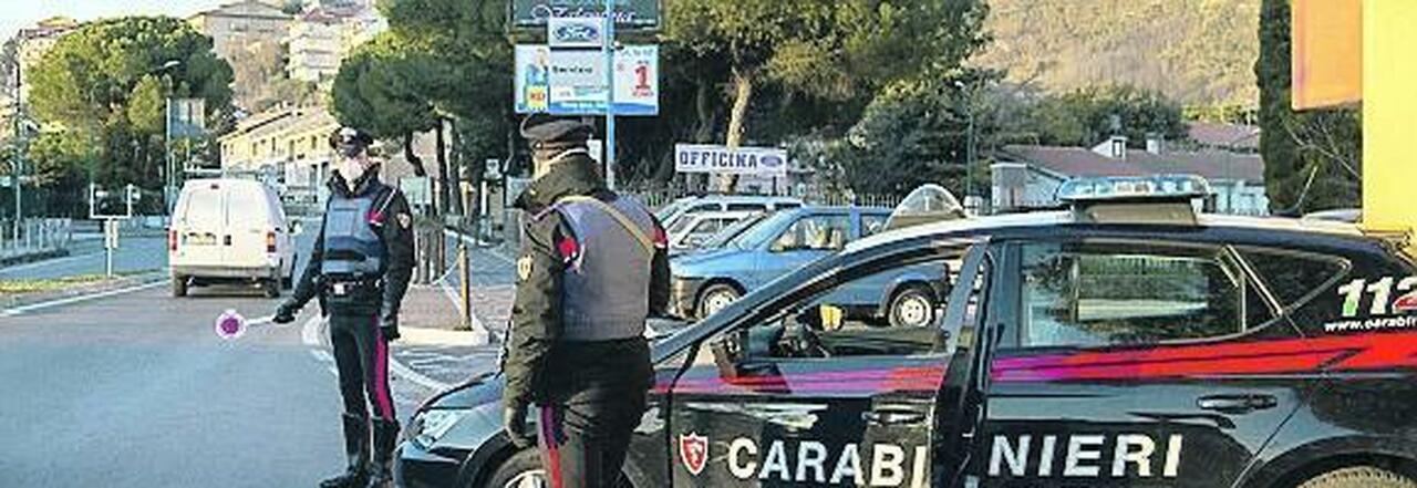 I carabinieri di Ariano Irpino intervenuti per il suicidio di una donna
