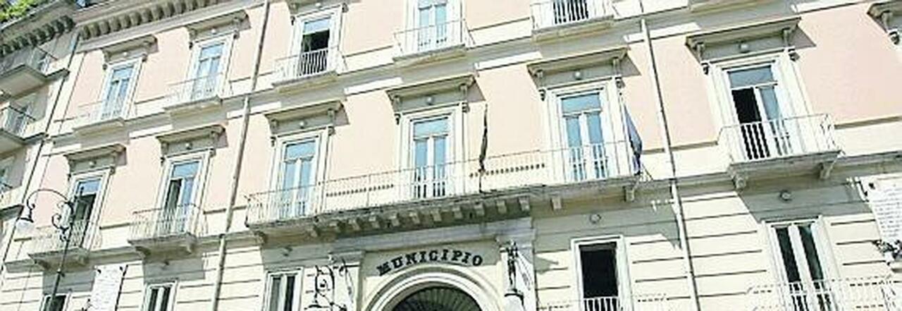Scontro ad Avellino per Palazzo de Peruta