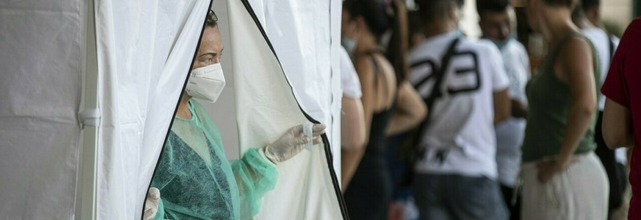 Quarantena, tampone dopo 2 giorni per chi non ha sintomi: ecco cosa cambia a settembre e le differenze con i sintomatici