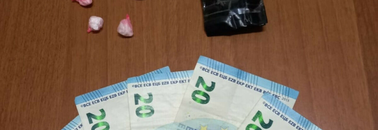 Cocaina e banconote ritrovate dai Falchi della Squadra Mobile