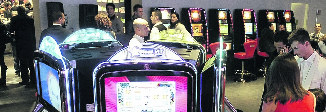 La circolare beffa sulle slot machine che ne autorizza 40 mila in più 