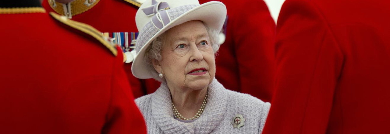 «La Regina può violare la legge anti-razzismo»: altra bufera a Buckingham Palace