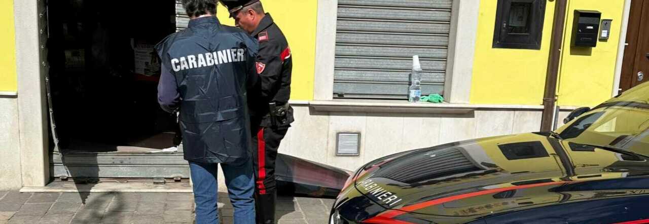 Scampitella, furto in gioielleria ma il colpo fallisce: inseguimento con i carabinieri