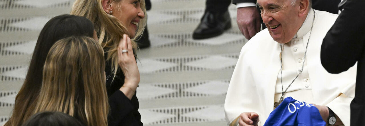 Vialli Papa Francesco Alludienza Incontra Moglie E Figlie E Loro Gli