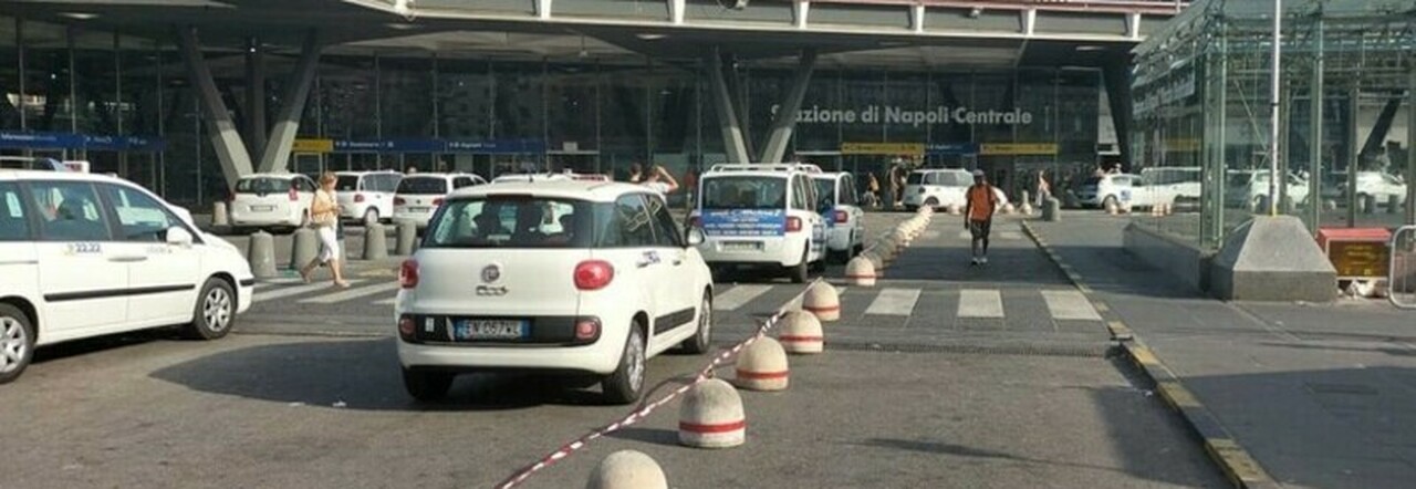 Napoli, nascondeva pistole in un trolley rosa: arrestato 37enne di Pomigliano d'Arco