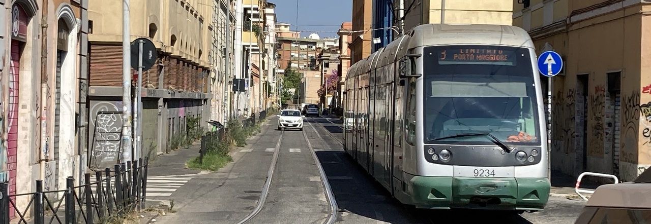 Roma, San Lorenzo contro il tram: «Mezzo vecchio e rumoroso». La linea 19 ha subito numerosi stop