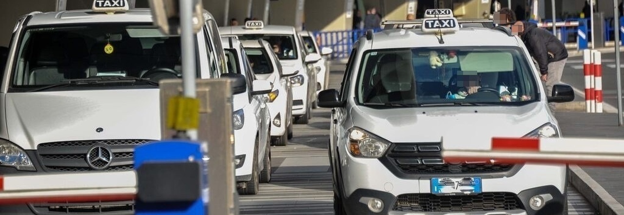 Taxi a Roma, niente pos e turisti truffati: lo scandalo dei tassisti