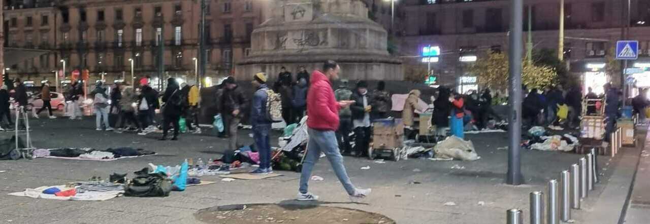 Naples Police Crack Down on Illegal Street Vendors