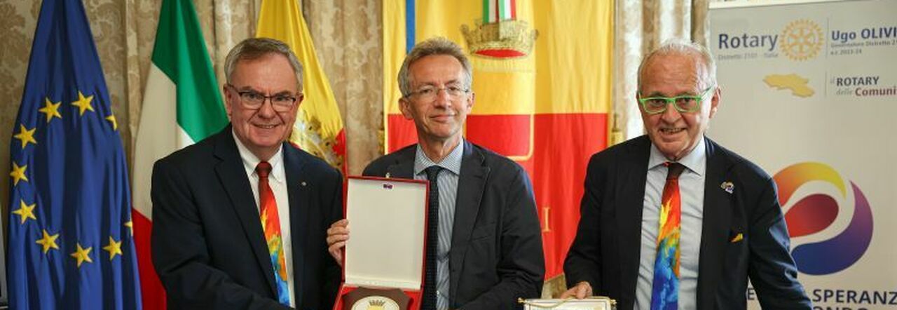 Gaetano Manfredi a Palazzo San Giacomo con il presidente del Rotary International