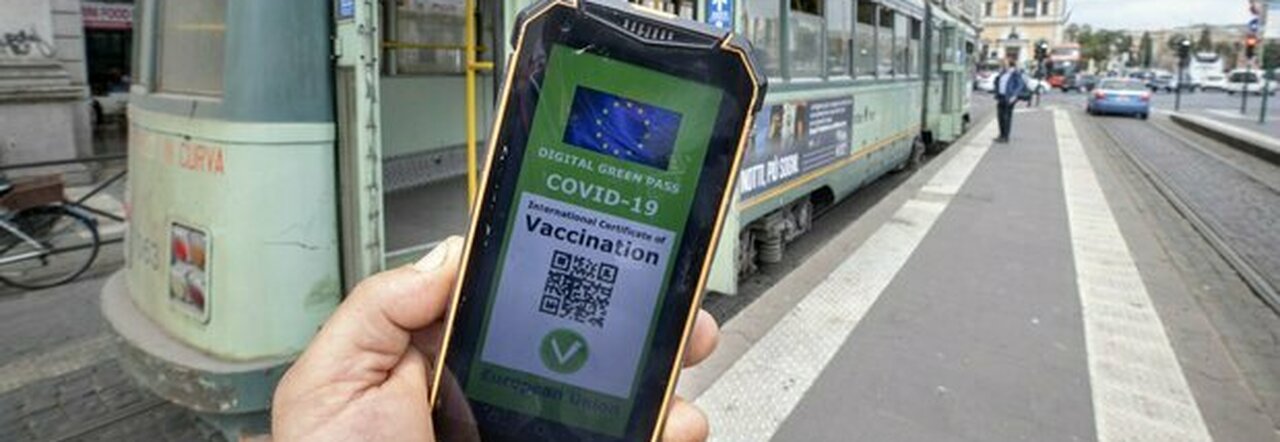 Green pass e obbligo vaccinale, dalla Francia alla Gran Bretagna: cosa fanno gli altri Paesi