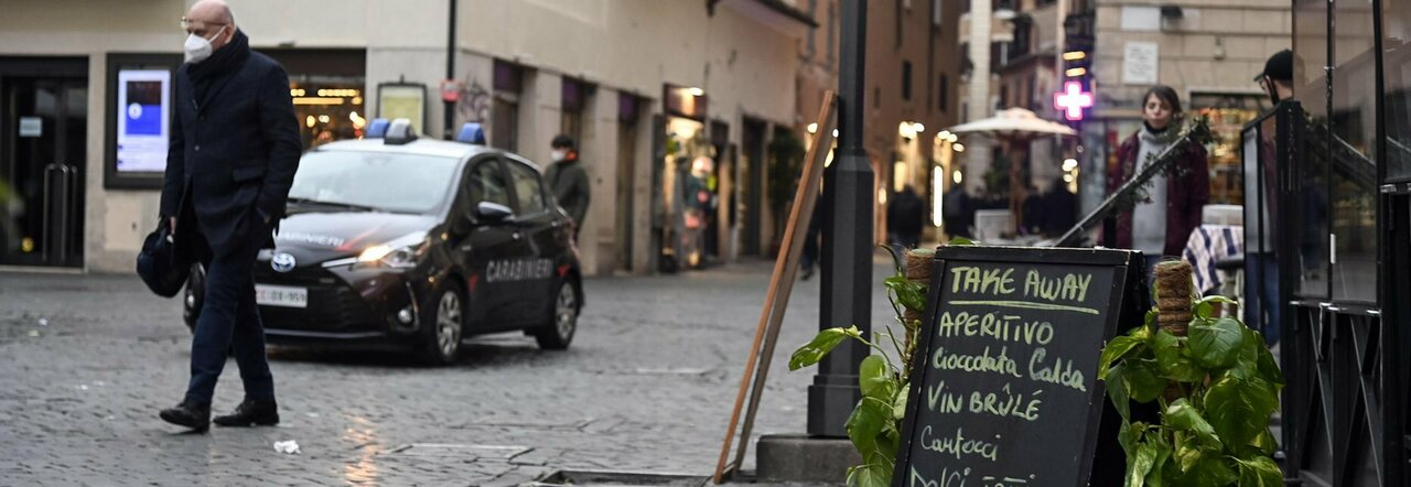 Roma, picco di rapine in Centro. La rabbia dei ristoratori: «Denunce moltiplicate»
