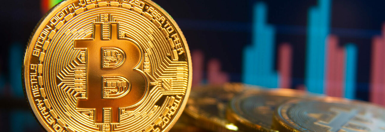 Bitcoin spegne 10 candeline: da moneta peer-to-peer alla