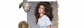 Kaia Gerber come mamma, la figlia di Cindy Crawford tra le muse di Versace Kaia Gerber come mamma, la figlia di Cindy Crawford tra le muse di Versace