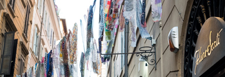 Kristina Ti e Monica Sarti: «Un foulard per omaggiare Roma e la nostra amicizia» Kristina Ti e Monica Sarti: «Un foulard per omaggiare Roma e la nostra amicizia»