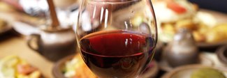 Come scegliere il vino giusto al ristorante? Cinque consigli per fare bella figura Come scegliere il vino giusto al ristorante? Cinque consigli per fare bella figura