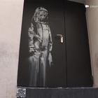 Ritrovata la porta del Bataclan con un'opera di Banksy in Abruzzo