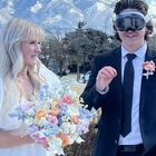 Matrimonio con il visore Apple, la smorfia della sposa fa il giro del web: «Lei non voleva, ma l'ho convinta»