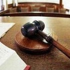 Giudice sotto accusa per la frase sessista: «Scelga se fare l'avvocato o la mamma»