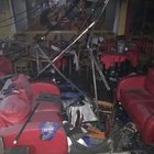 Scoppia uno spaventoso incendio al bar: lanciate molotov, 23 morti