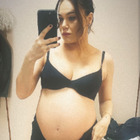 Romina Carrisi, il pancione a meno di un mese dal parto: «34 settimane»