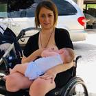 Milena, mamma disabile: «Allatto su una sedia a rotelle, mi guardano come un'aliena»
