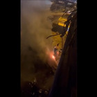 VIDEO - Le fiamme, le urla e la paura dei cittadini che sono arrivati sul posto dopo l'incidente