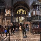 Venezia, acqua alta da record: «Alla Basilica di San Marco sfiorata l'Apocalisse»