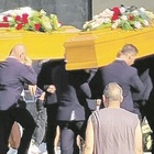 Il figlio muore in un incidente a Lecce, la madre poche ore dopo per malattia: i funerali insieme