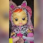 Compra una bambola alla figlia per Natale, quello che scopre le fa venire i brividi