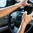 Sicurezza stradale, uno su 10 gira video mentre guida e non mette la cintura: tutti i vizi degli italiani al volante