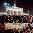 Berlino celebra i 30 anni senza muro con musica e luci show alla porta di Brandeburgo