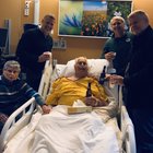 L'ultima birra prima di morire: la foto con il nonno emoziona i social