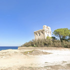Ossa e uno stivale di gomma ritrovati nella spiaggia piena di bagnanti: scoperta horror a Gallipoli