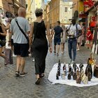 Roma, abusivismo e tutela del decoro: i controlli (interforze) fermano decine di ambulanti e saltafila