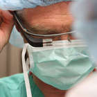 Google glass in sala operatoria, chirurgo mostra in diretta l'intervento (foto medicalcenter.osu.edu)