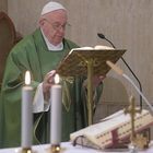 Vaticano, lo scandalo immobili a Londra si complica dopo la perquisizione a monsignor Perlasca