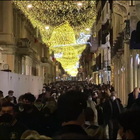Roma, folla in via del Corso per gli acquisti in vista del Capodanno