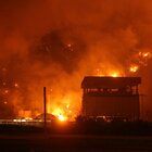 In Kuwait brucia il più grande deposito di copertoni al mondo