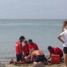 Alba Adriatica, turista romano muore in spiaggia: malore durante il bagno