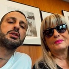 Fabrizio Corona, la mamma Gabriella a Non è l'Arena: «Mio figlio era normale. Un incontro lo ha rovinato». Ecco di chi parla