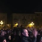 Sassari, Salvini riprende il contestatore
