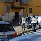 Troupe di Rai2 picchiata a Pescara, arrestati due rom nel quartiere ghetto: trovata droga in un pannolino