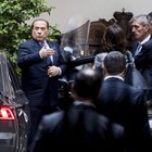 Si tratta per il governo, Toti a Berlusconi: «Astensione benevola a Lega-M5S»