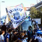 Follia a Milano: ressa ultrà al derby nel giorno peggiore dei contagi