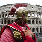 Centurioni e saltafila: undici multati ai Fori imperiali