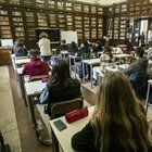 Scuola, Bianchi: «Prof No vax sospesi meno dell'1%». I presidi: «In 7 giorni 200mila classi in dad».